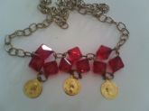Colar vermelho e dourado simples